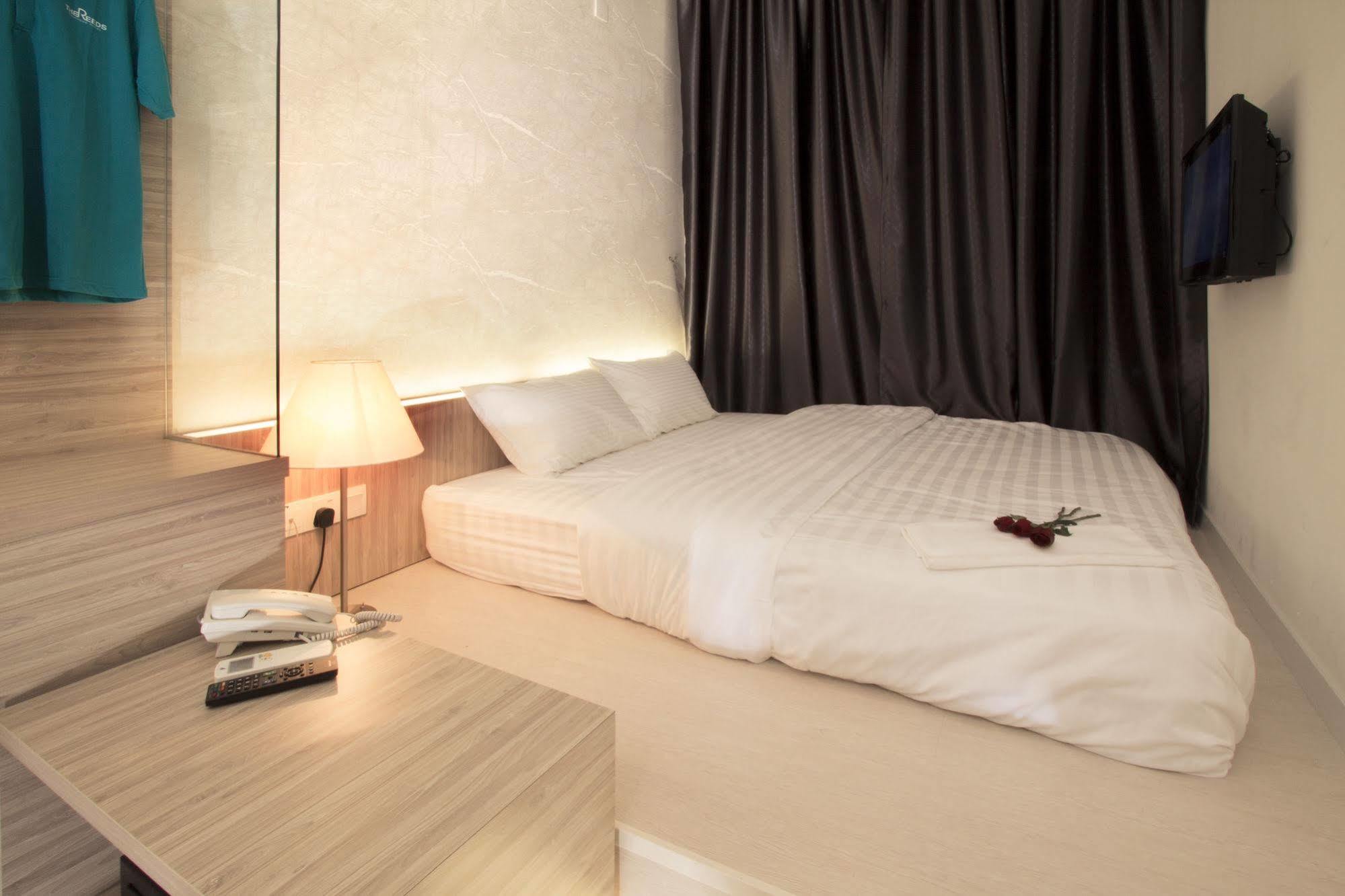 Oyo 127 The Reeds Hotel Kuala Lumpur Exterior photo