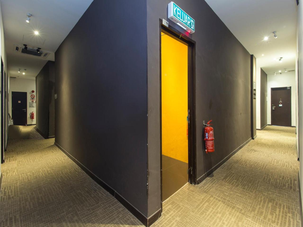 Oyo 127 The Reeds Hotel Kuala Lumpur Exterior photo